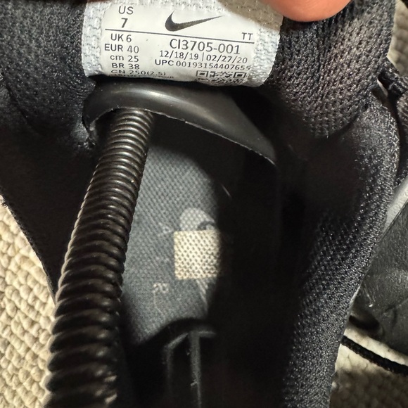 Size 7/womens 8.5 - Nike Air Max 95 Essential Triple Black 2020 - Picture 7 of 7